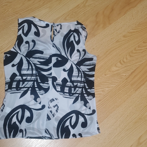 Liz Claiborne Black and White Patterned Blouse - Picture 3 of 3